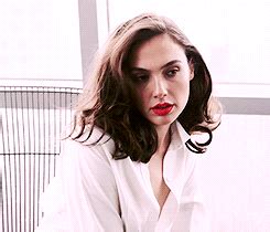 ↳ GAL GADOT GIF HUNT Under the cut you’ll find 116 gifs of